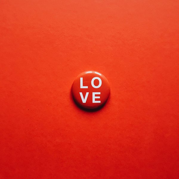 Aimer quelqu'un en secret : entre émotions et défis à surmonter