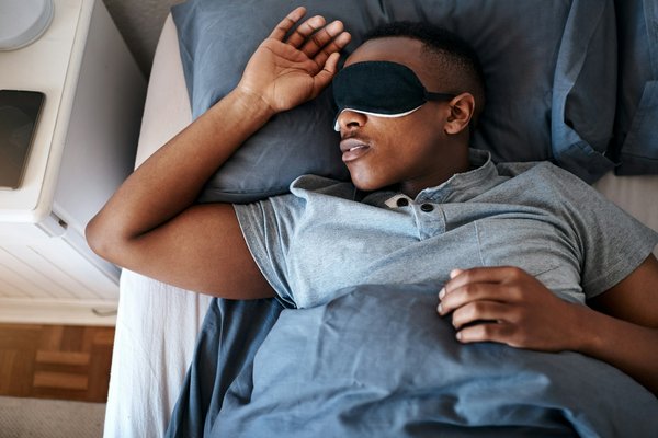 Accessoires sommeil : masques de nuit, boules quies, coussin de voyage